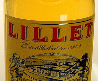 Der Lillet Blanc vereinigt Aromen von Orangen, in Honig kandiert, von Fichtenharz und exotischen Früchten.