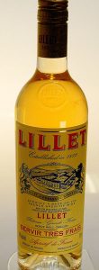 Der Lillet Blanc vereinigt Aromen von Orangen, in Honig kandiert, von Fichtenharz und exotischen Früchten.