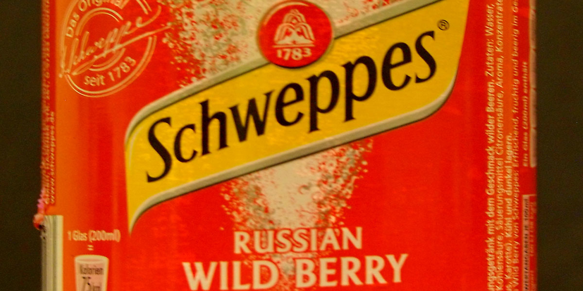 Für einen erfrischenden Longdrink mit angenehm geheimnisvollem Geschmack ist der Russian Wild Berry von Schweppes der ideale Partner.